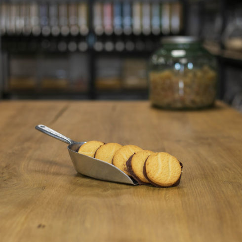 Biscuits nappés au chocolat noir chez Annagram, épicerie vrac située au Mans