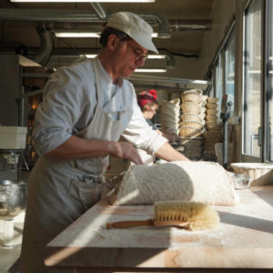 Grégory, producteur de pain bio pour Annagram, épicerie vrac et bio située au Mans.