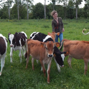Lucie, productrice de fromages et lait cru pour Annagram, épicerie vrac et bio située au Mans.