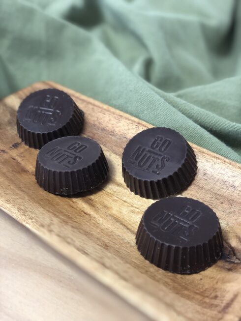 Palets de chocolat noir fourrés au beurre de cacahuète chez Annagram épicerie vrac, magasin bio situé au Mans
